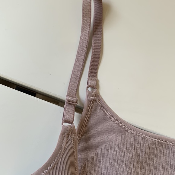 Lot of 2 Lululemon bodysuits - Picture 5 of 6